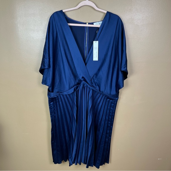 NEW Navy Blue Semi Formal Dress Women's Size 24 - Picture 2 of 9